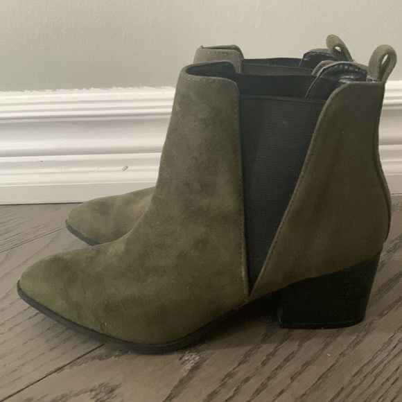 Charlotte Russe Olive Booties size 6 - Picture 3 of 6